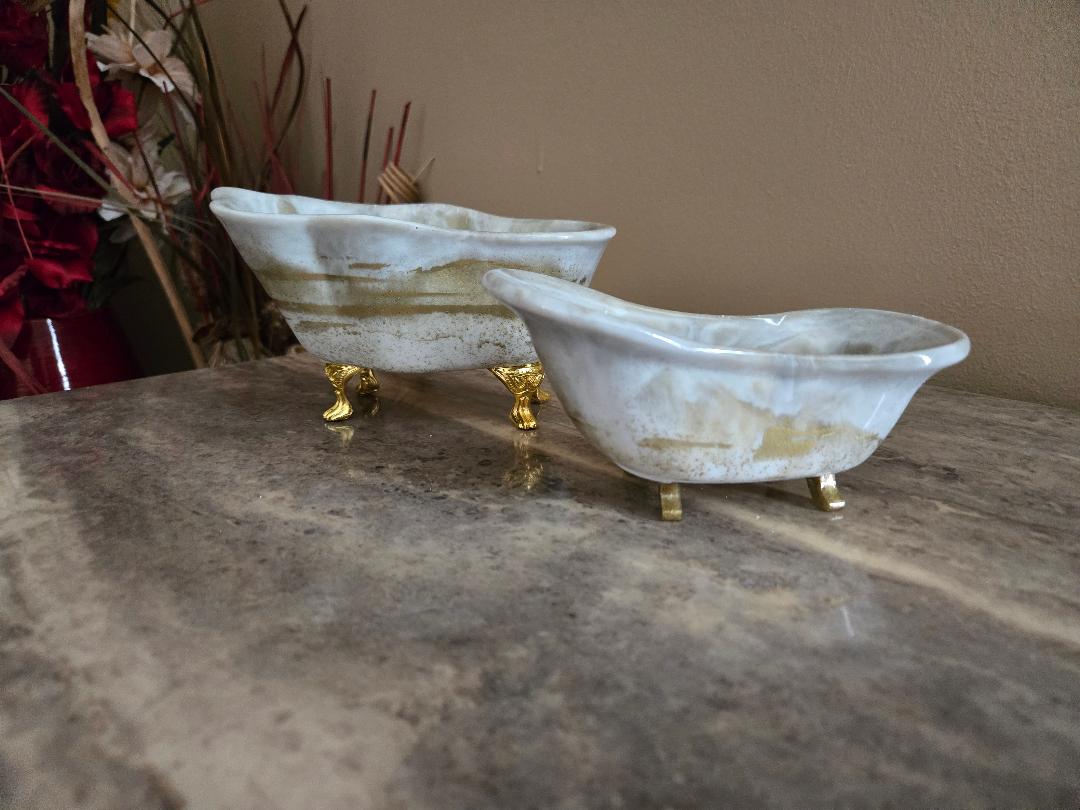Gold and White Bathtub Set